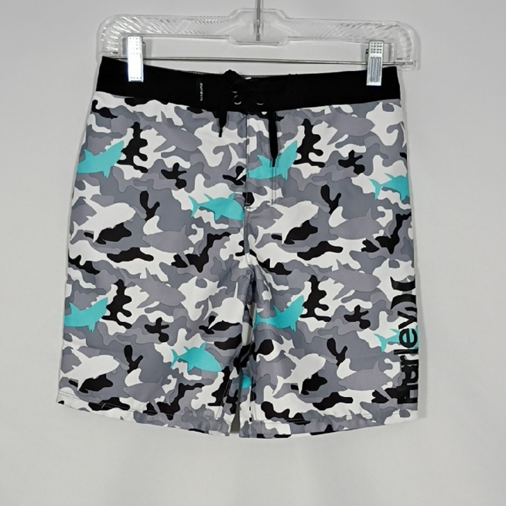 NWT Hurley Camo Shark Boys Board Shorts  Size 10/25 Inseam 7.625 Sits Above Knee